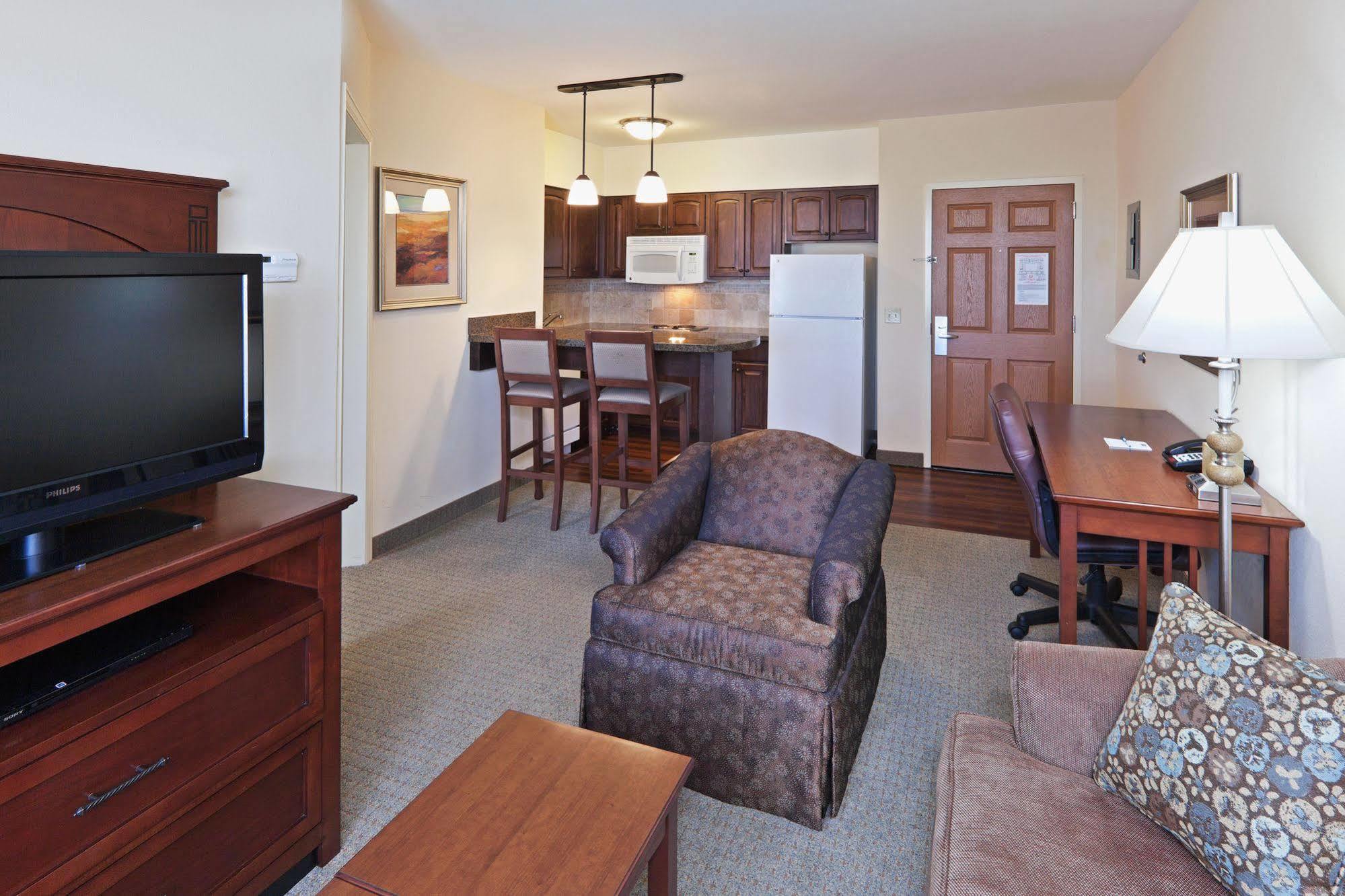 Hotel Staybridge City-quail Springs By Ihg 3*